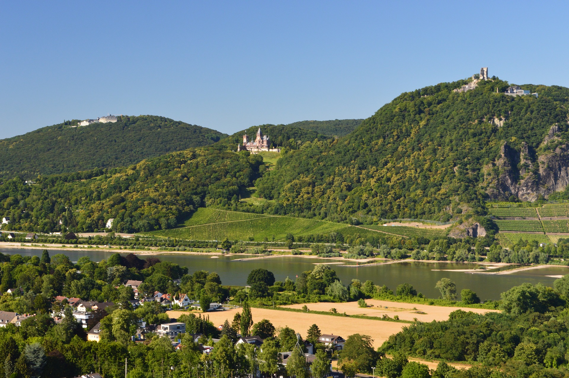 Rheinromantik pur:  Drachenfels, Petersberg, Kloster Heisterbach und Ludwig van Beethoven ist auch dabei …
